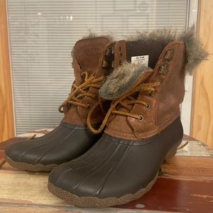 Sperrys rain boots with furr accents